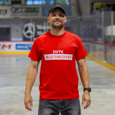  DVTK Jegesmedvék - felnőtt piros póló - 2025
